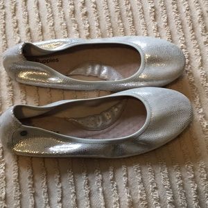 Hush Puppies silver flats